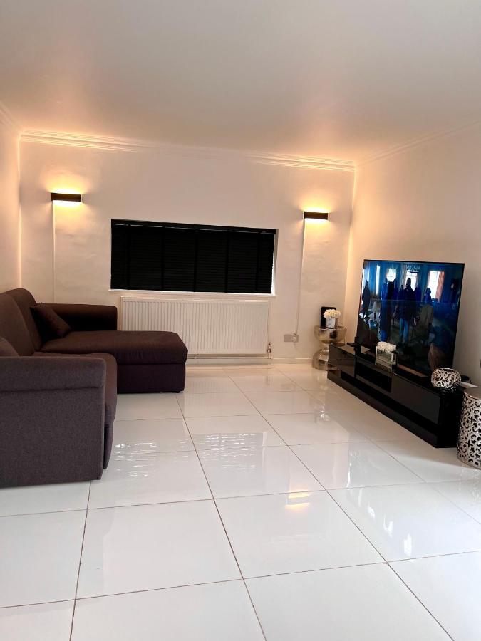 Homely Cozy 1 Bedroom Apartment London Borough of London Borough of Croydon Exteriör bild