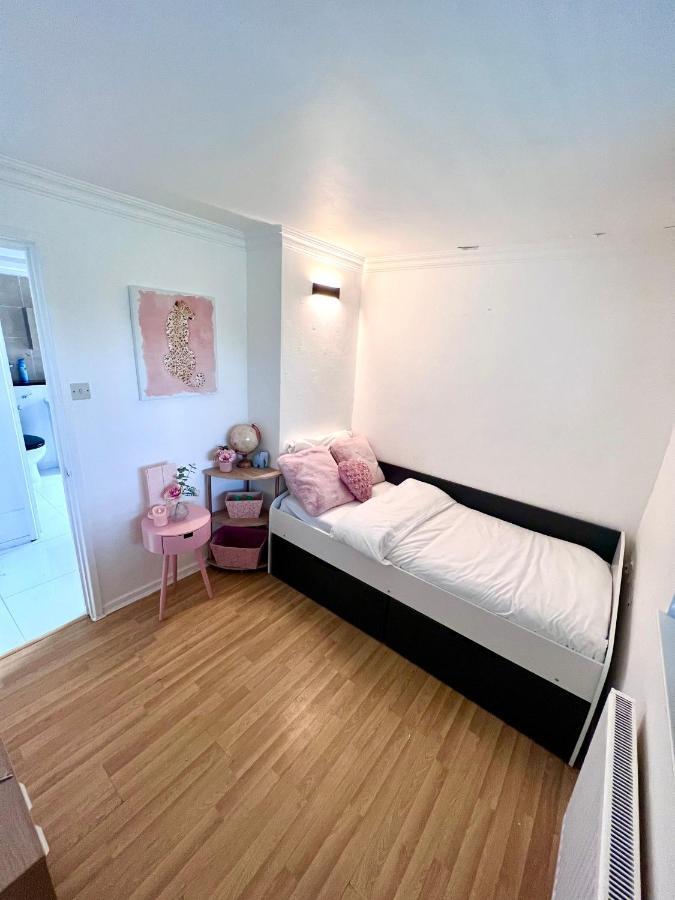 Homely Cozy 1 Bedroom Apartment London Borough of London Borough of Croydon Exteriör bild