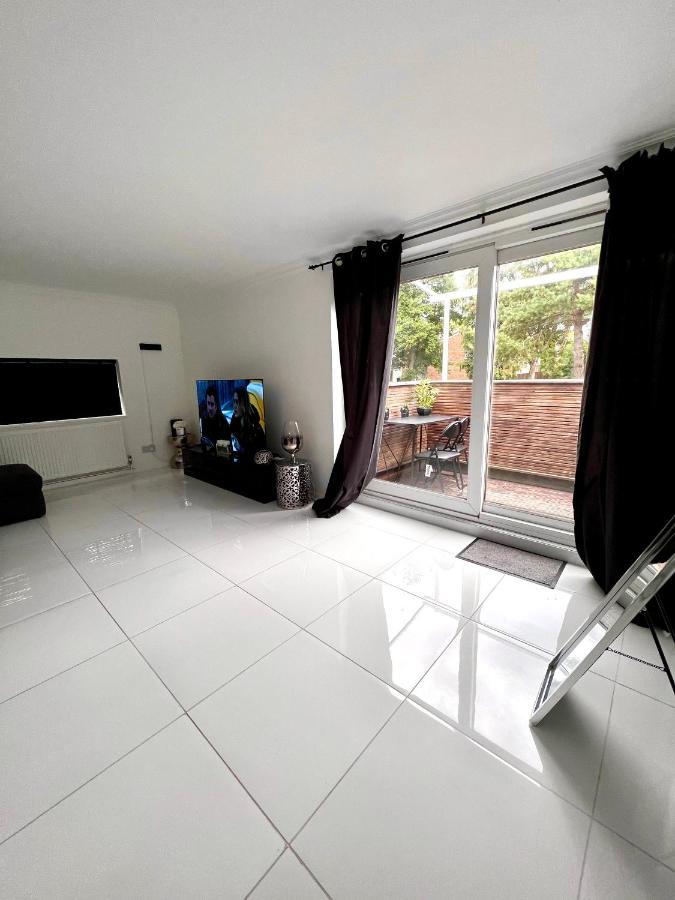 Homely Cozy 1 Bedroom Apartment London Borough of London Borough of Croydon Exteriör bild